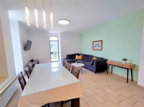 Family Apartment near Old City